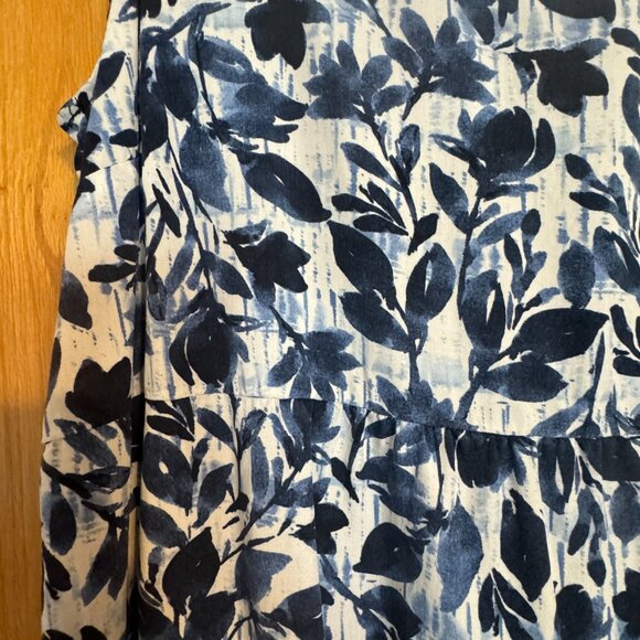 PURE J JILL BLUE AND WHITE FLORAL SLEEVELESS BLOUSE SIZE LARGE - Picture 4 of 6